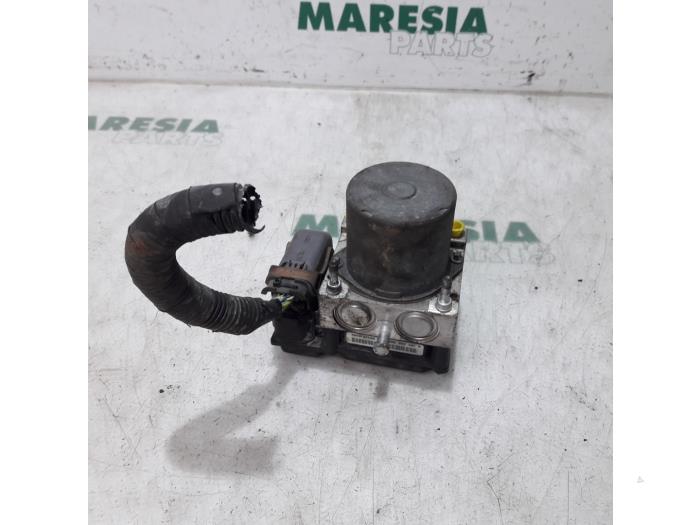 Usagé Bloc ABS Citroen Jumpy (G9) 2.0 HDI 120 16V Prix € 145,19 Prix TTC proposé par Maresia Parts