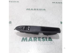Używane Przelacznik combi okienny Citroen DS3 (SA) 1.4 16V VTi Cena € 35,00 Procedura marży oferowane przez Maresia Parts