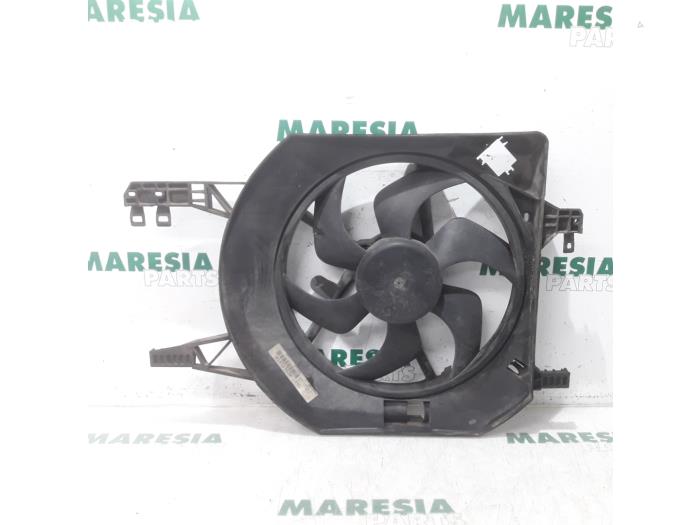 Używane Silnik wentylatora Renault Trafic New (FL) 2.0 dCi 16V 90 Cena € 50,00 Procedura marży oferowane przez Maresia Parts