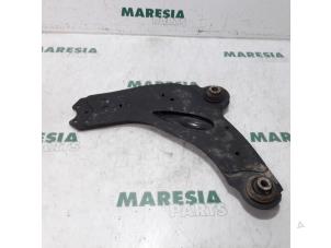 Used Front lower wishbone, left Renault Trafic New (FL) 2.0 dCi 16V 90 Price € 25,00 Margin scheme offered by Maresia Parts