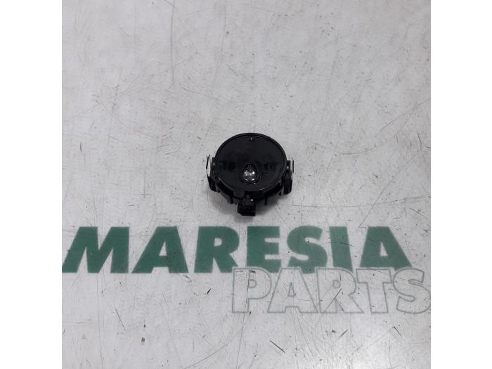 Begagnade Regnsensor Renault Grand Scénic II (JM) 2.0 16V Pris € 25,00 Marginaltabell erbjuds av Maresia Parts