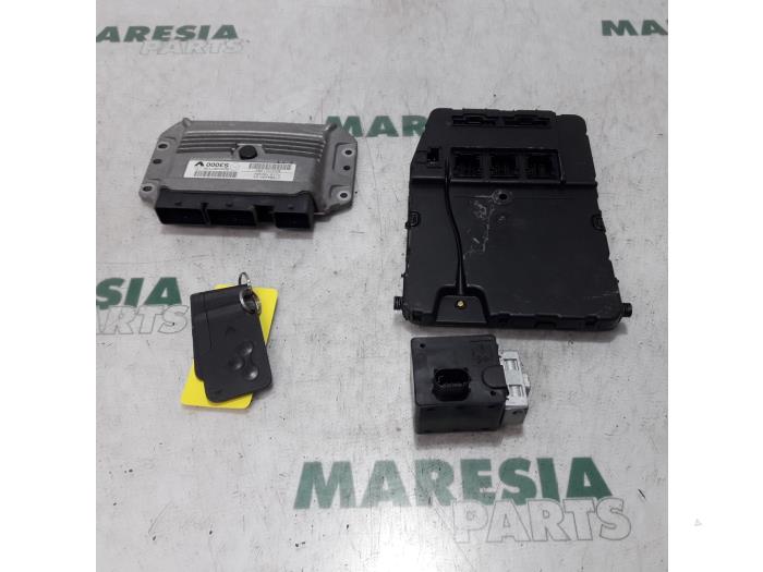 Used Engine management computer Renault Grand Scénic II (JM) 2.0 16V Price € 324,99 Margin scheme offered by Maresia Parts