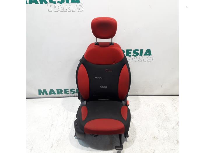 Używane Fotel prawy Fiat 500L (199) 0.9 TwinAir Turbo 105 Cena € 149,95 Procedura marży oferowane przez Maresia Parts