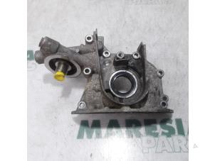 Used Oil pump Renault Clio III (BR/CR) 1.2 16V 75 Price € 75,00 Margin scheme offered by Maresia Parts