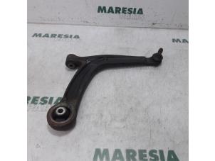 Usagé Bras de suspension bas avant droit Fiat 500 (312) 0.9 TwinAir 85 Prix € 20,00 Règlement à la marge proposé par Maresia Parts