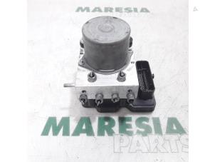 Używane Pompa ABS Citroen Jumper (U9) 2.0 BlueHDi 130 Cena € 508,20 Z VAT oferowane przez Maresia Parts