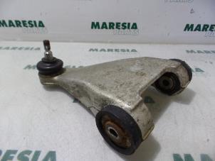 Usagé Bras de suspension haut avant gauche Alfa Romeo 166 3.2 V6 24V Prix € 25,00 Règlement à la marge proposé par Maresia Parts
