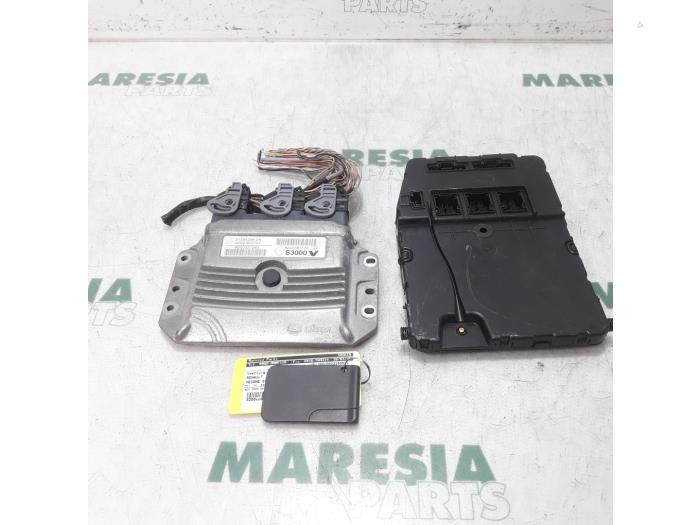 Used Engine management computer Renault Grand Scénic II (JM) 2.0 16V Price € 324,99 Margin scheme offered by Maresia Parts