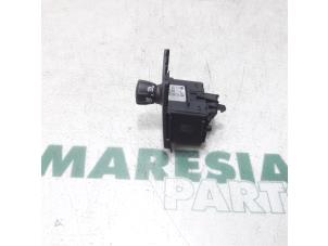 Używane Obsluga tempomatu Renault Grand Scénic II (JM) 2.0 16V Cena € 25,00 Procedura marży oferowane przez Maresia Parts