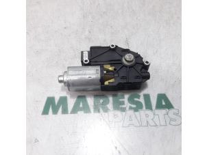 Used Sunroof motor Renault Grand Scénic II (JM) 2.0 16V Price € 75,00 Margin scheme offered by Maresia Parts