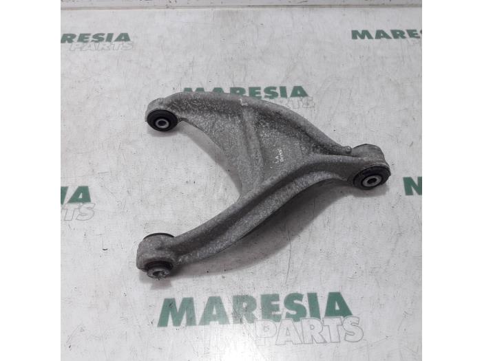 Rear wishbone, left from a Citroën C5 III Tourer (RW) 2.0 HDiF 16V 2011