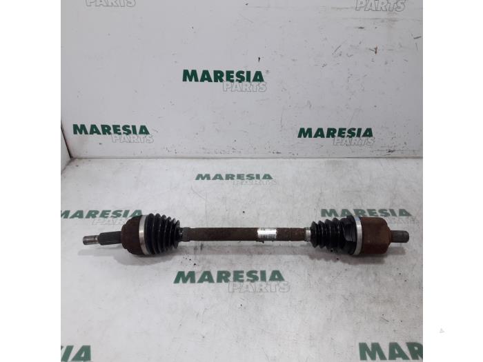 Gebrauchte Antriebswelle links vorne Renault Grand Scénic II (JM) 2.0 16V Preis € 40,00 Margenregelung angeboten von Maresia Parts