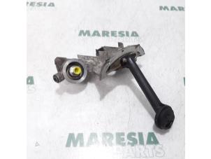 Used Oil pump Renault Twingo II (CN) 1.2 16V Price € 45,00 Margin scheme offered by Maresia Parts