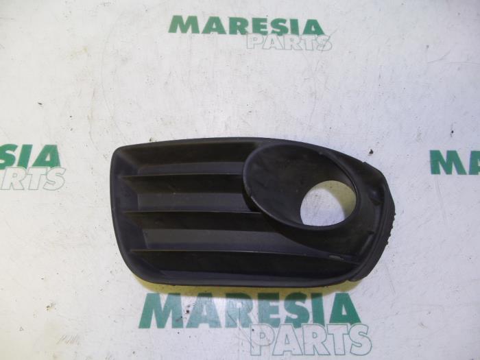 Cover plate fog light, left from a Fiat Punto II (188) 1.2 60 S 2004