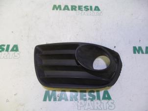 Używane Pokrywa swiatla przeciwmgielnego lewa Fiat Punto II (188) 1.2 60 S Cena € 15,00 Procedura marży oferowane przez Maresia Parts