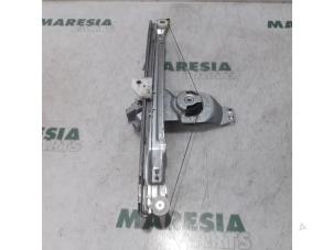 Używane Mechanizm szyby prawej tylnej wersja 4-drzwiowa Citroen C4 Picasso (UD/UE/UF) 1.6 HDiF 16V 110 Cena € 30,00 Procedura marży oferowane przez Maresia Parts