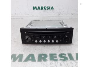 Używane Radioodtwarzacz CD Citroen C4 Picasso (UD/UE/UF) 1.6 HDiF 16V 110 Cena € 60,00 Procedura marży oferowane przez Maresia Parts