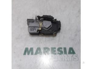 Usagé Serrure portière mécanique 4portes arrière droite Peugeot 206 (2A/C/H/J/S) 1.6 16V Prix € 25,00 Règlement à la marge proposé par Maresia Parts