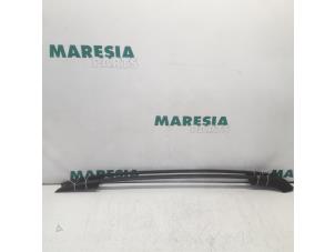 Używane Zestaw relingów dachowych Citroen C4 Picasso (UD/UE/UF) 1.6 HDiF 16V 110 Cena € 90,00 Procedura marży oferowane przez Maresia Parts