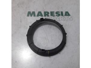 Used Electric fuel pump Citroen C4 Picasso (UD/UE/UF) 1.6 HDiF 16V 110 Price € 10,00 Margin scheme offered by Maresia Parts