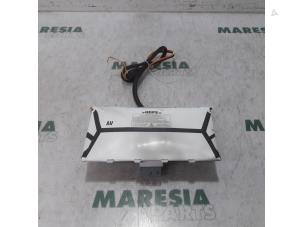 Używane Poduszka powietrzna prawa (deska rozdzielcza) Peugeot 307 SW (3H) 1.6 16V Cena € 35,00 Procedura marży oferowane przez Maresia Parts