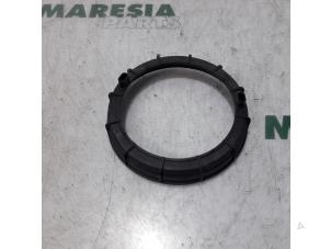 Used Fuel cap Peugeot 5008 I (0A/0E) 1.6 BlueHDi 120 Price € 10,00 Margin scheme offered by Maresia Parts