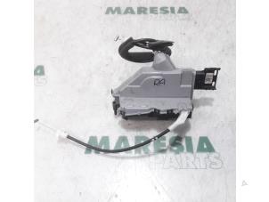 Used Rear door mechanism 4-door, right Peugeot 5008 I (0A/0E) 1.6 BlueHDi 120 Price € 35,00 Margin scheme offered by Maresia Parts