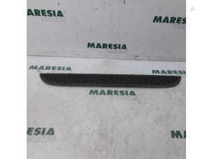 Used Grille Citroen Jumper (U9) 2.2 HDi 120 Euro 4 Price € 30,25 Inclusive VAT offered by Maresia Parts