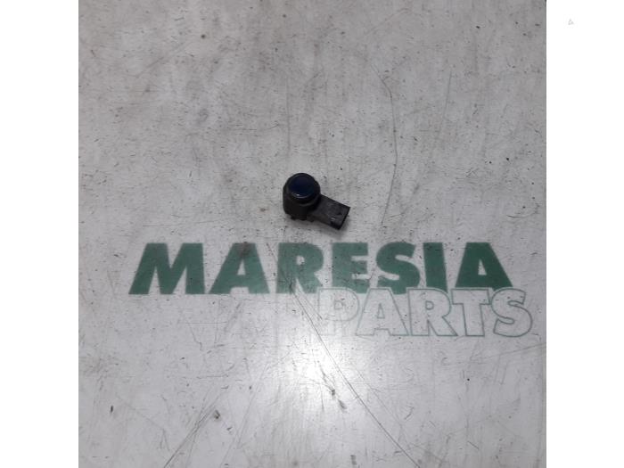 Usados Sensor PDC Renault Laguna III (BT) 2.0 16V Precio € 15,00 Norma de margen ofrecido por Maresia Parts