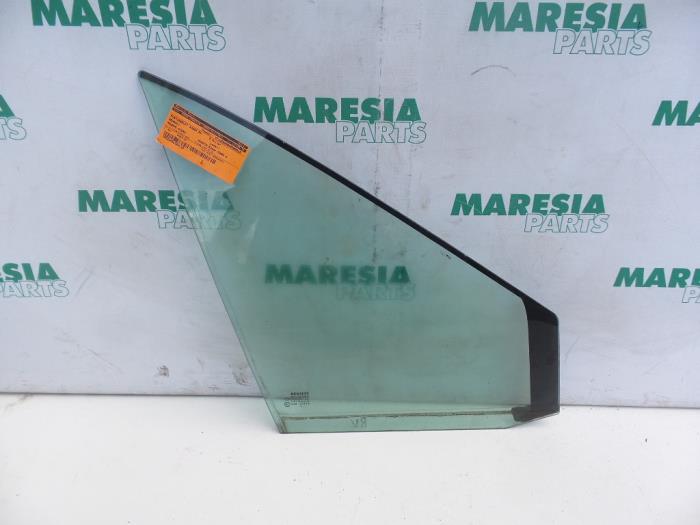 Usados Ventanilla triangular derecha delante Renault Scénic II (JM) 2.0 16V Precio € 30,00 Norma de margen ofrecido por Maresia Parts