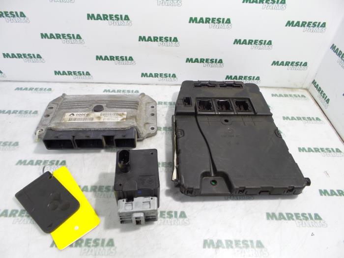 Used Engine management computer Renault Megane II CC (EM) 1.6 16V Price € 324,99 Margin scheme offered by Maresia Parts