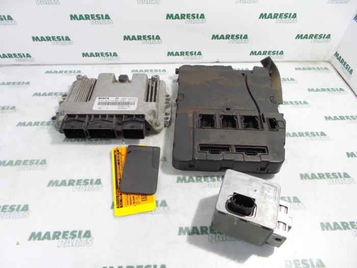 Used Engine management computer Renault Megane II CC (EM) 1.9 dCi 115 Price € 324,99 Margin scheme offered by Maresia Parts