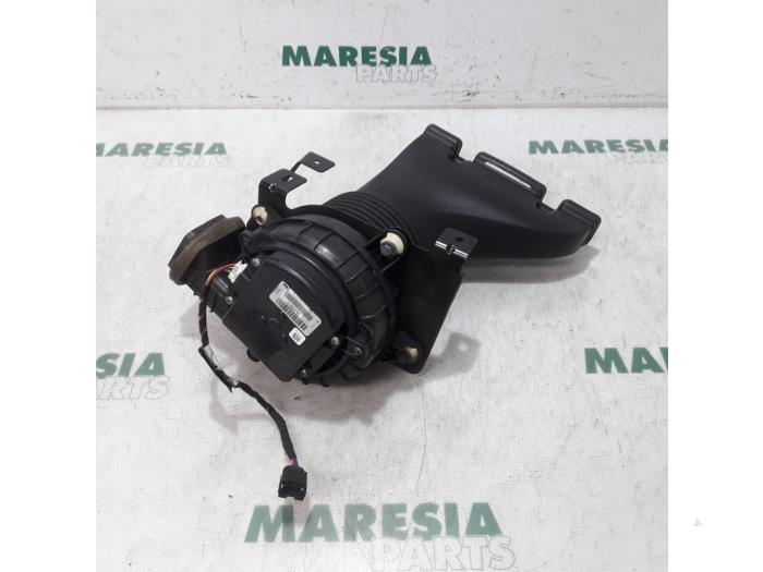 Używane Silnik wentylatora Citroen DS5 (KD/KF) 2.0 165 HYbrid4 16V Cena € 75,00 Procedura marży oferowane przez Maresia Parts