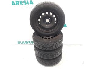 Usados Juego de llantas y neumáticos de invierno Citroen Berlingo Cinqspace, Multispace 1.6 VTi 95 16V Precio € 262,50 Norma de margen ofrecido por Maresia Parts