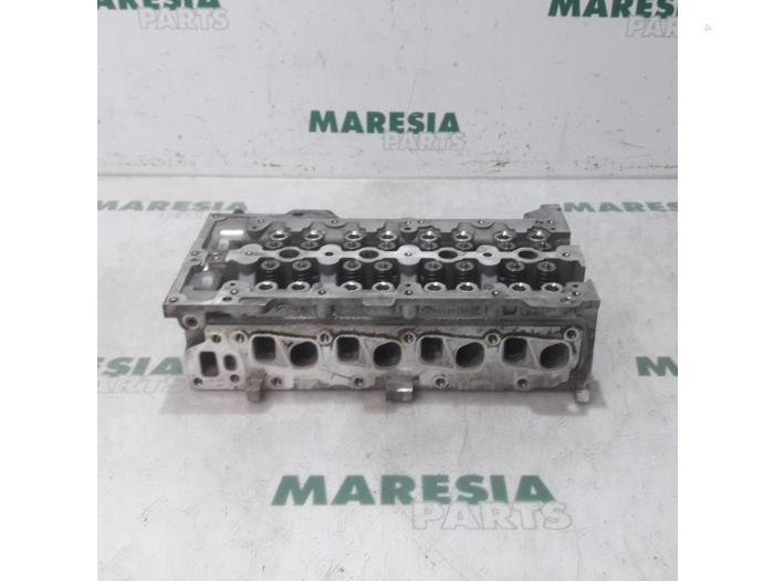 Begagnade Topplock Fiat Doblo Cargo (263) 1.3 D Multijet Pris € 181,50 Inklusive moms erbjuds av Maresia Parts