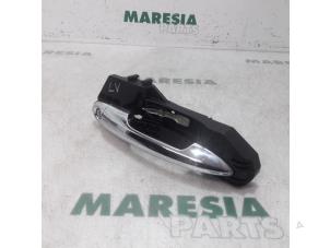 Używane Uchwyt drzwi lewych wersja 2-drzwiowa Alfa Romeo MiTo (955) 1.4 TB 16V Cena € 30,00 Procedura marży oferowane przez Maresia Parts