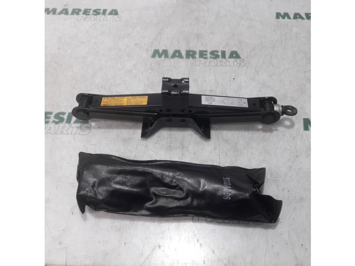 Używane Dzwignik Citroen C-Crosser 2.2 HDiF 16V Cena € 60,50 Z VAT oferowane przez Maresia Parts