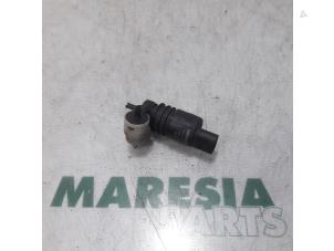Used Windscreen washer pump Citroen C-Crosser 2.2 HDiF 16V Price € 18,15 Inclusive VAT offered by Maresia Parts