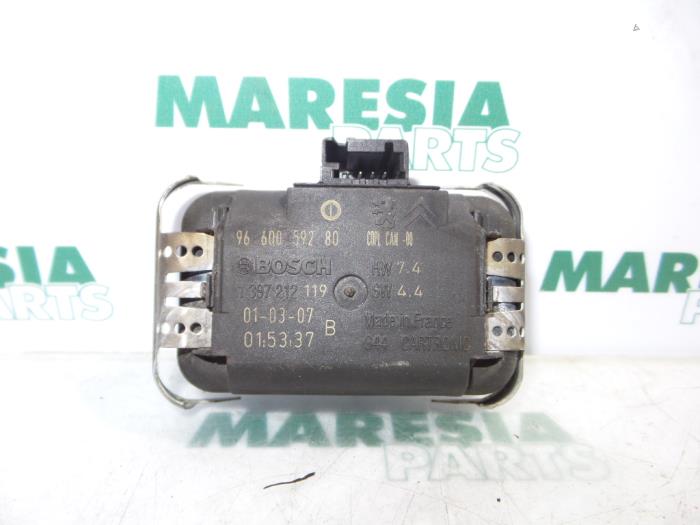 Begagnade Regnsensor Peugeot 307 CC (3B) 2.0 HDIF 16V Pris € 60,00 Marginaltabell erbjuds av Maresia Parts