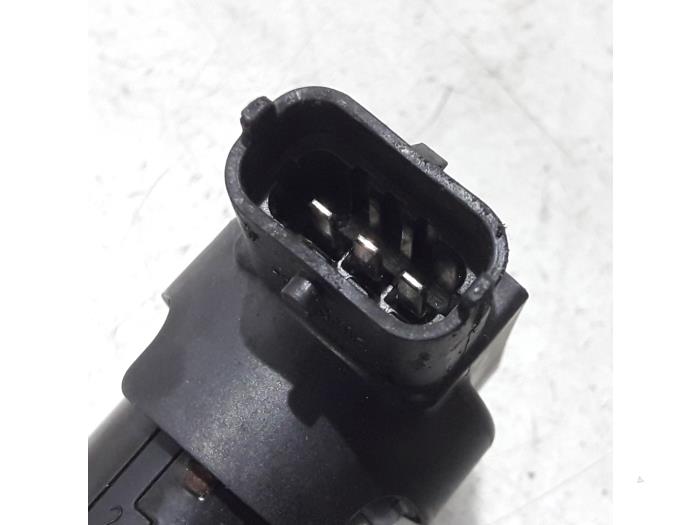 Ignition coil from a Peugeot 208 I (CA/CC/CK/CL) 1.0 Vti 12V PureTech 2015