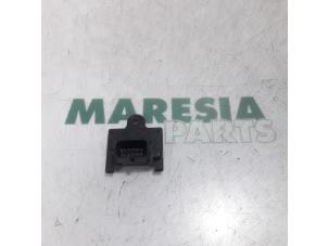 Używane Czujnik filtra czastek stalych Citroen C-Crosser 2.2 HDiF 16V Cena € 60,50 Z VAT oferowane przez Maresia Parts