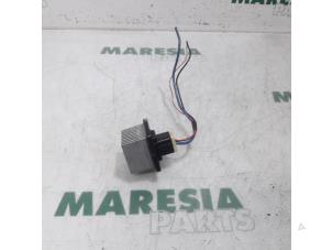 Used Heater resistor Citroen C-Crosser 2.2 HDiF 16V Price € 42,35 Inclusive VAT offered by Maresia Parts