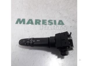 Używane Przelacznik kierunkowskazu Citroen C-Crosser 2.2 HDiF 16V Cena € 72,60 Z VAT oferowane przez Maresia Parts