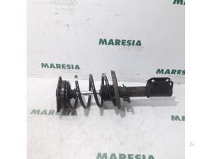 Used Front shock absorber rod, right Renault Megane III Grandtour (KZ) 1.5 dCi 110 Price € 35,00 Margin scheme offered by Maresia Parts