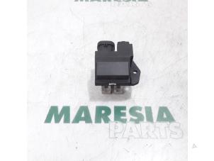 Używane Opornica wentylatora Peugeot 207 SW (WE/WU) 1.4 16V Vti Cena € 20,00 Procedura marży oferowane przez Maresia Parts