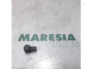 Używane Czujnik parkowania Renault Laguna III (BT) 2.0 dCiF 16V 150 Cena € 25,00 Procedura marży oferowane przez Maresia Parts