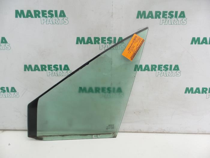 Usados Ventanilla triangular izquierda delante Renault Scénic II (JM) 1.6 16V Precio € 30,00 Norma de margen ofrecido por Maresia Parts