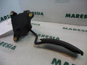 Używane Czujnik polozenia pedalu gazu Renault Scénic II (JM) 1.6 16V Cena € 35,00 Procedura marży oferowane przez Maresia Parts
