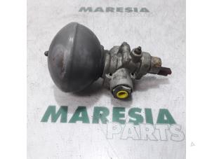 Usagé Sphère de suspension Citroen C6 (TD) 2.7 HDiF V6 24V Prix € 50,00 Règlement à la marge proposé par Maresia Parts