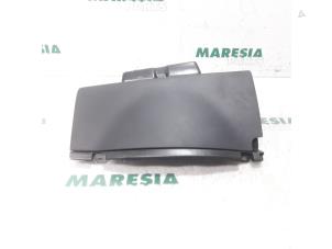 Gebrauchte Handschuhfach Citroen Berlingo 1.6 Hdi 75 Preis € 36,30 Mit Mehrwertsteuer angeboten von Maresia Parts